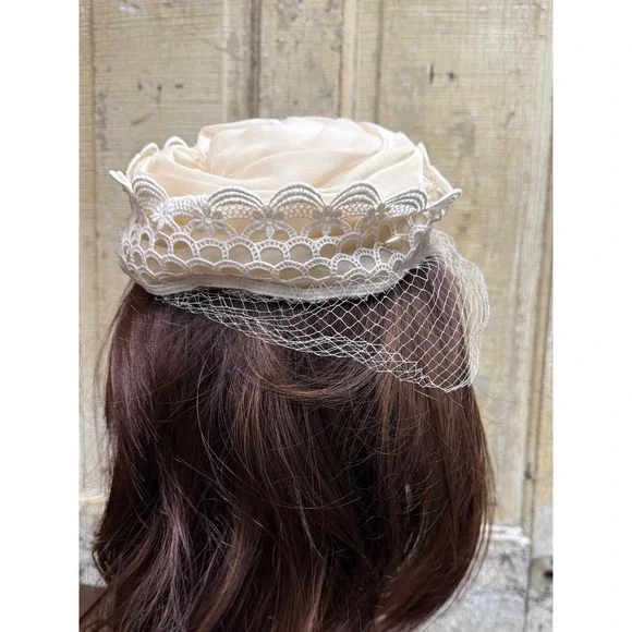 Vintage Cream Satin Pillbox Hat White Lace Birdcage Veil Bridal Wedding - Picture 6 of 13